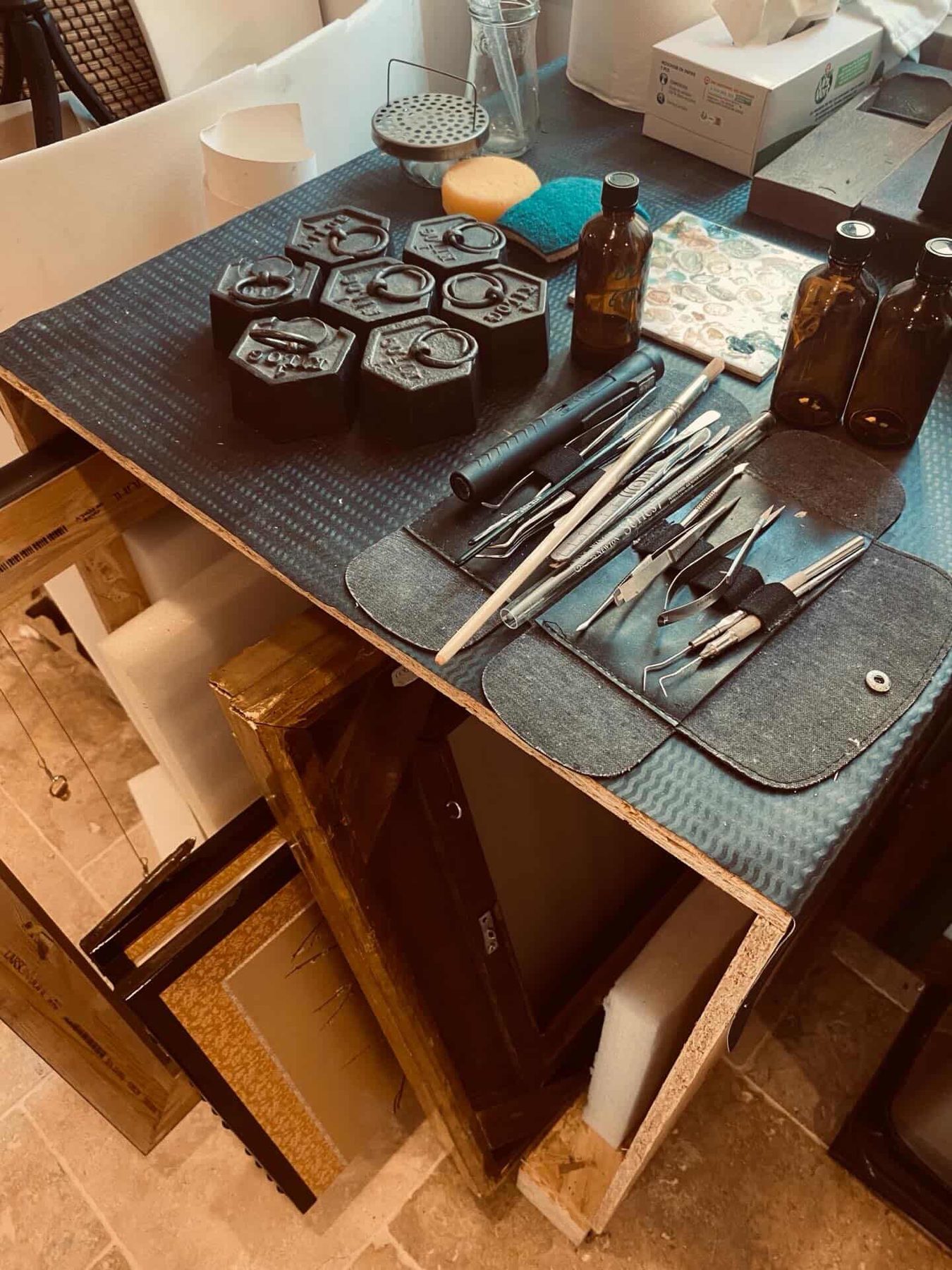 Instruments de restauration dans l'atelier