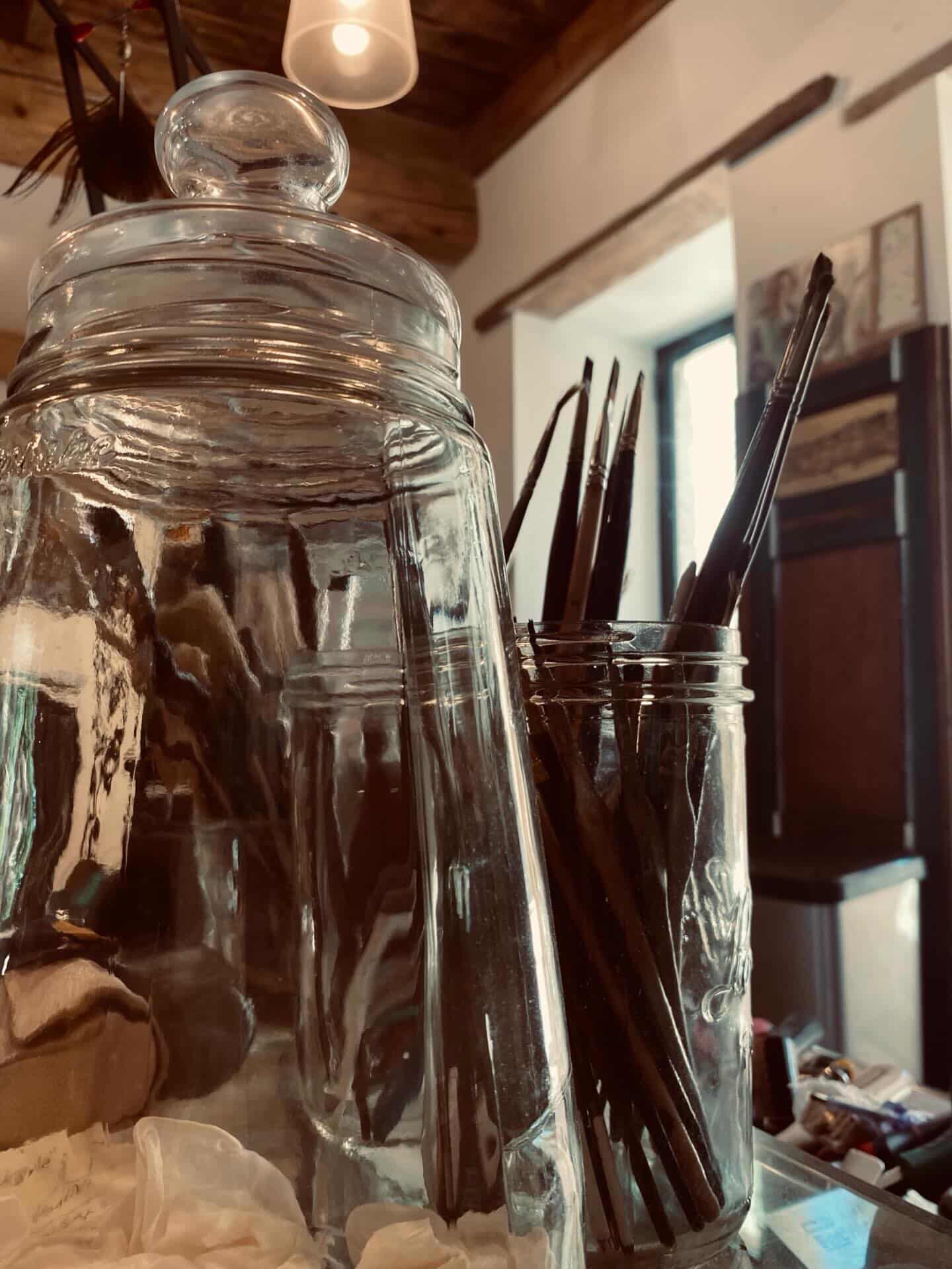 Pinceaux de restauration dans l'atelier